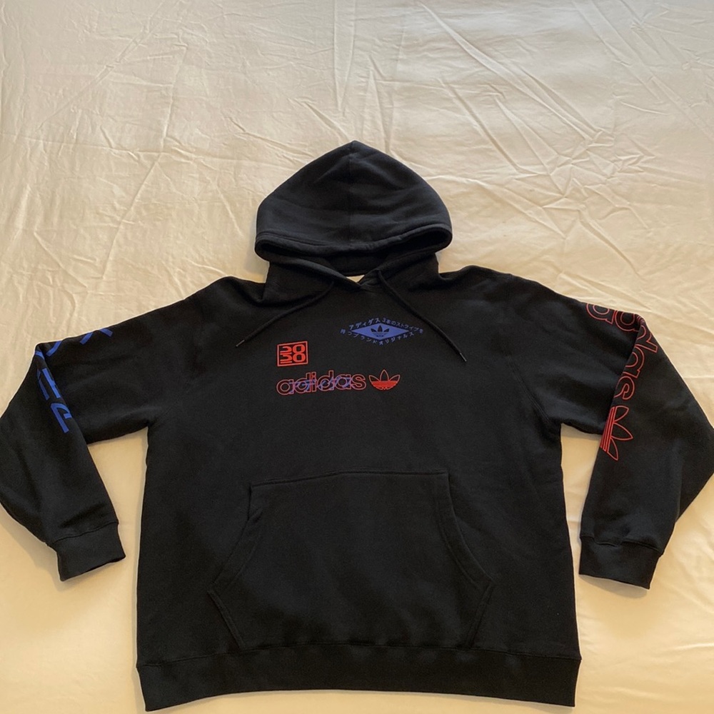 Men’s Adidas hooded sweatshirt in size XL.